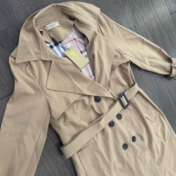 Burberry Classic Tan Trench Coat - Picture 7 of 13